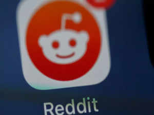 Reddit users can now search comments using this new feature 